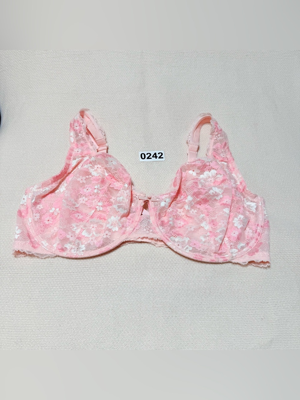 NWT Victoria Secret   Light pink lace bra size 42G